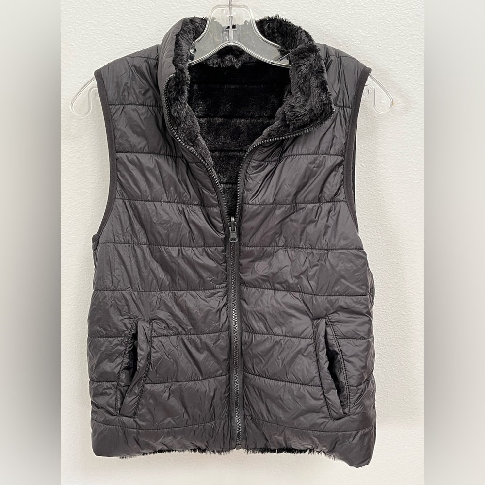 Daytrip Black‎ Faux Fur Reversible Vest size Small